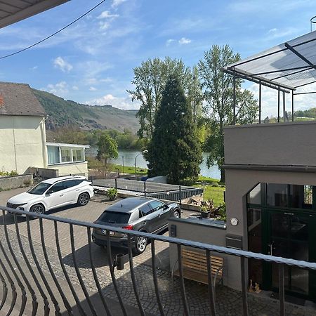 Weingut / Gaestehaus Gerlach อือร์ซิก ภายนอก รูปภาพ