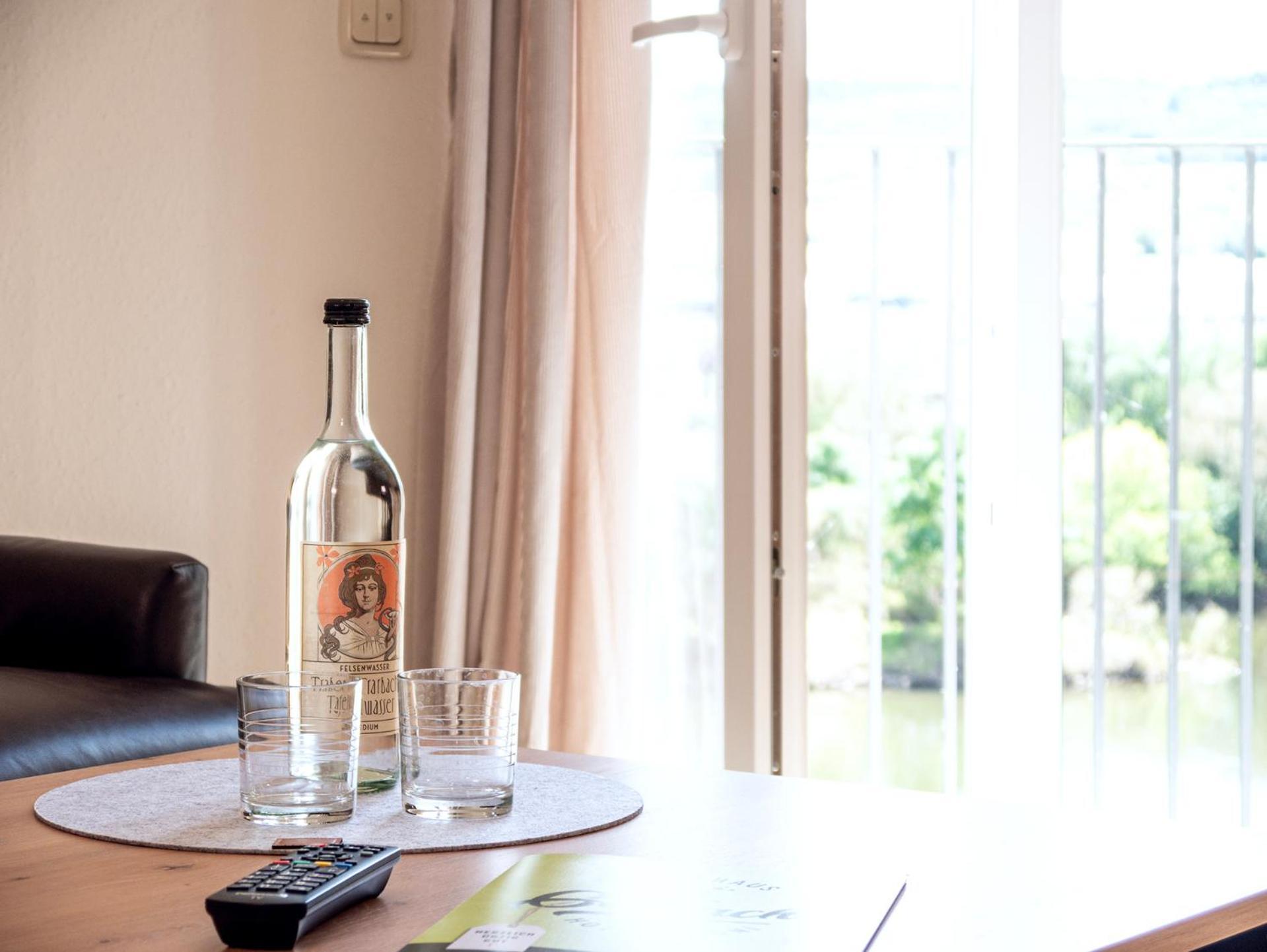 Weingut / Gaestehaus Gerlach อือร์ซิก ภายนอก รูปภาพ
