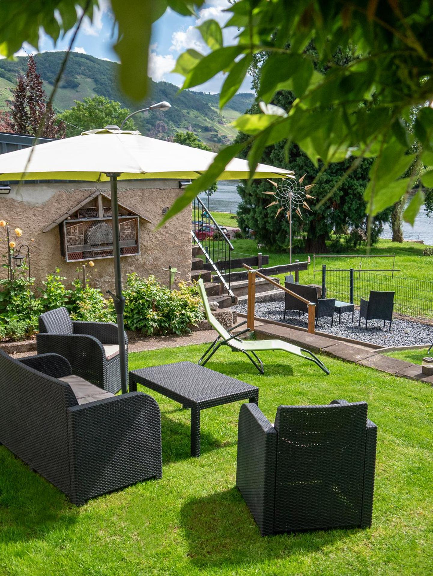 Weingut / Gaestehaus Gerlach อือร์ซิก ภายนอก รูปภาพ