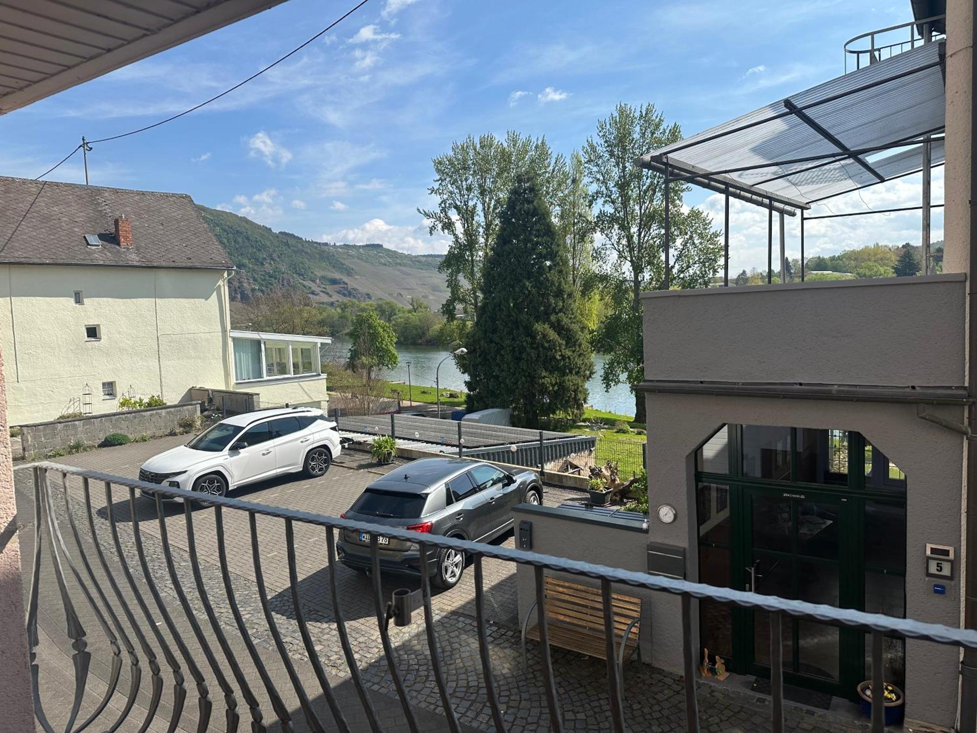 Weingut / Gaestehaus Gerlach อือร์ซิก ภายนอก รูปภาพ